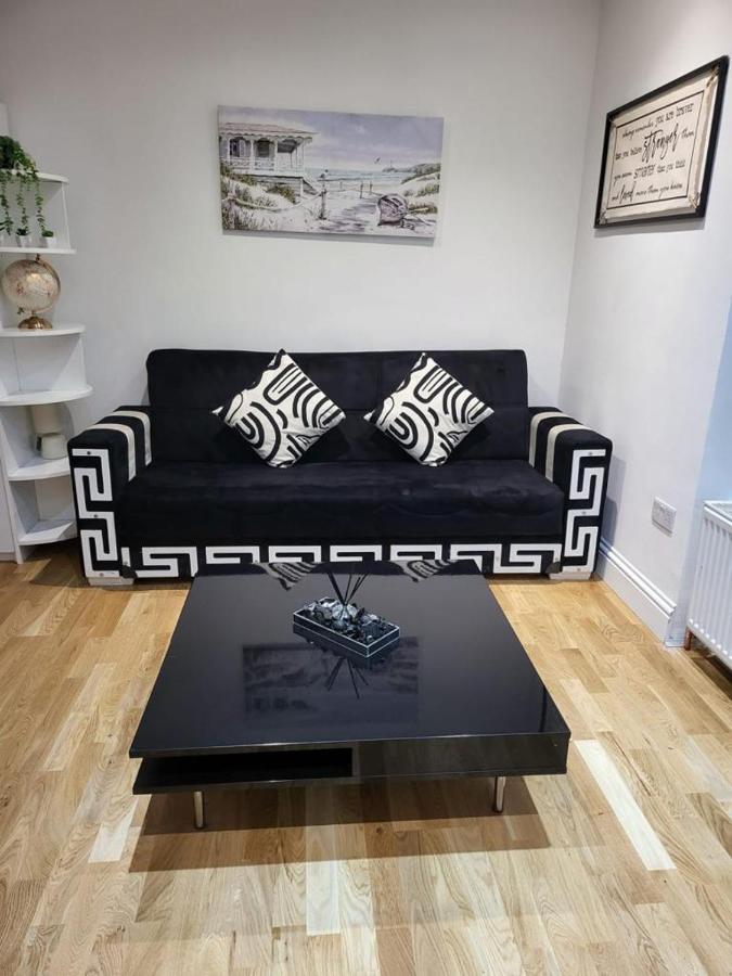 Fancy Basement Flat A Apartment London Exterior photo