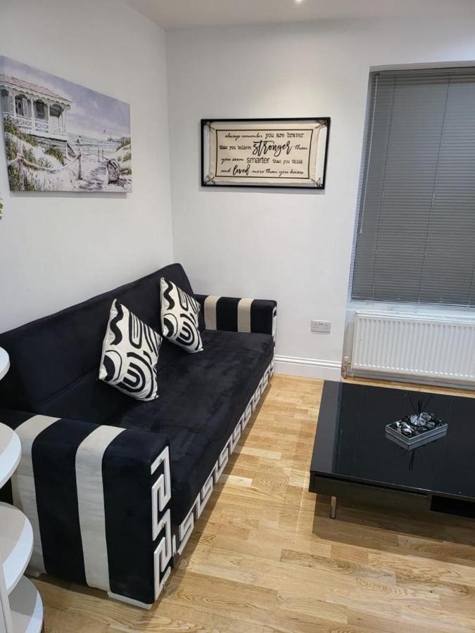 Fancy Basement Flat A Apartment London Exterior photo